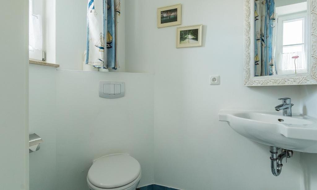 Hus In Lee Apartment Born Bagian luar foto